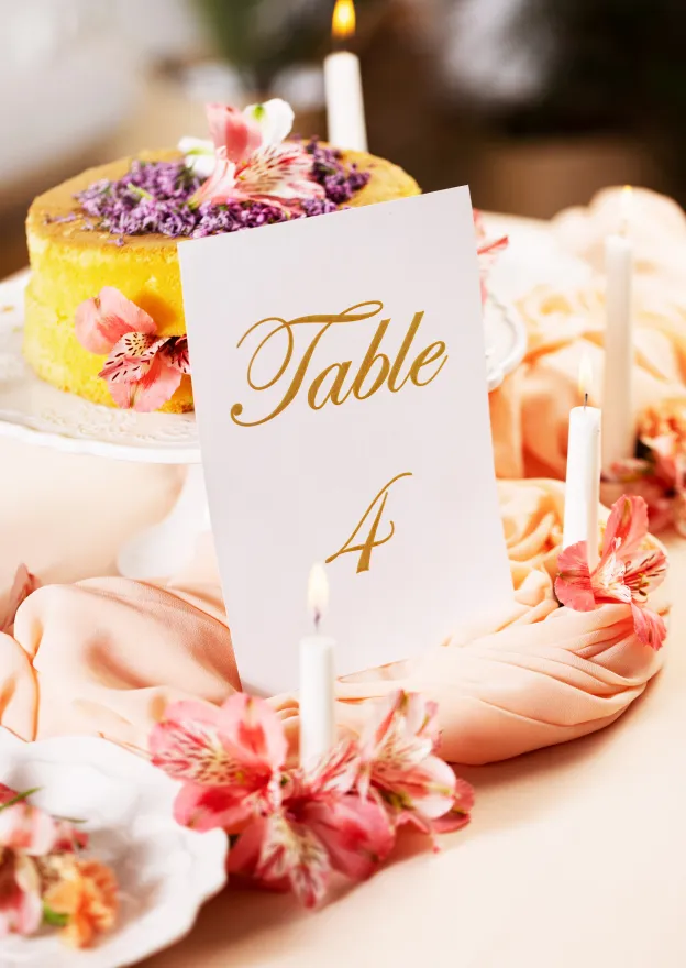 How to decorate wedding table for the couple